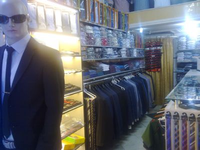 فروش کلیه وسایل یک پوشاک فروشی لوکس مردانه باسابقه کار طولانی در مهاباد